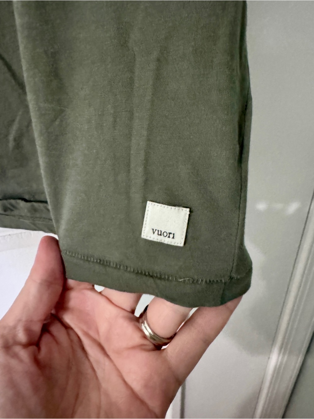 Vuori Women’s V-Neck Relaxed Tee - Olive Size XL - Picture 2 of 3